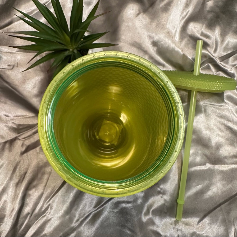🌹Starbucks • Vibrant 25oz Glow in the Dark Lime Green Tumbler • - Picture 10 of 11